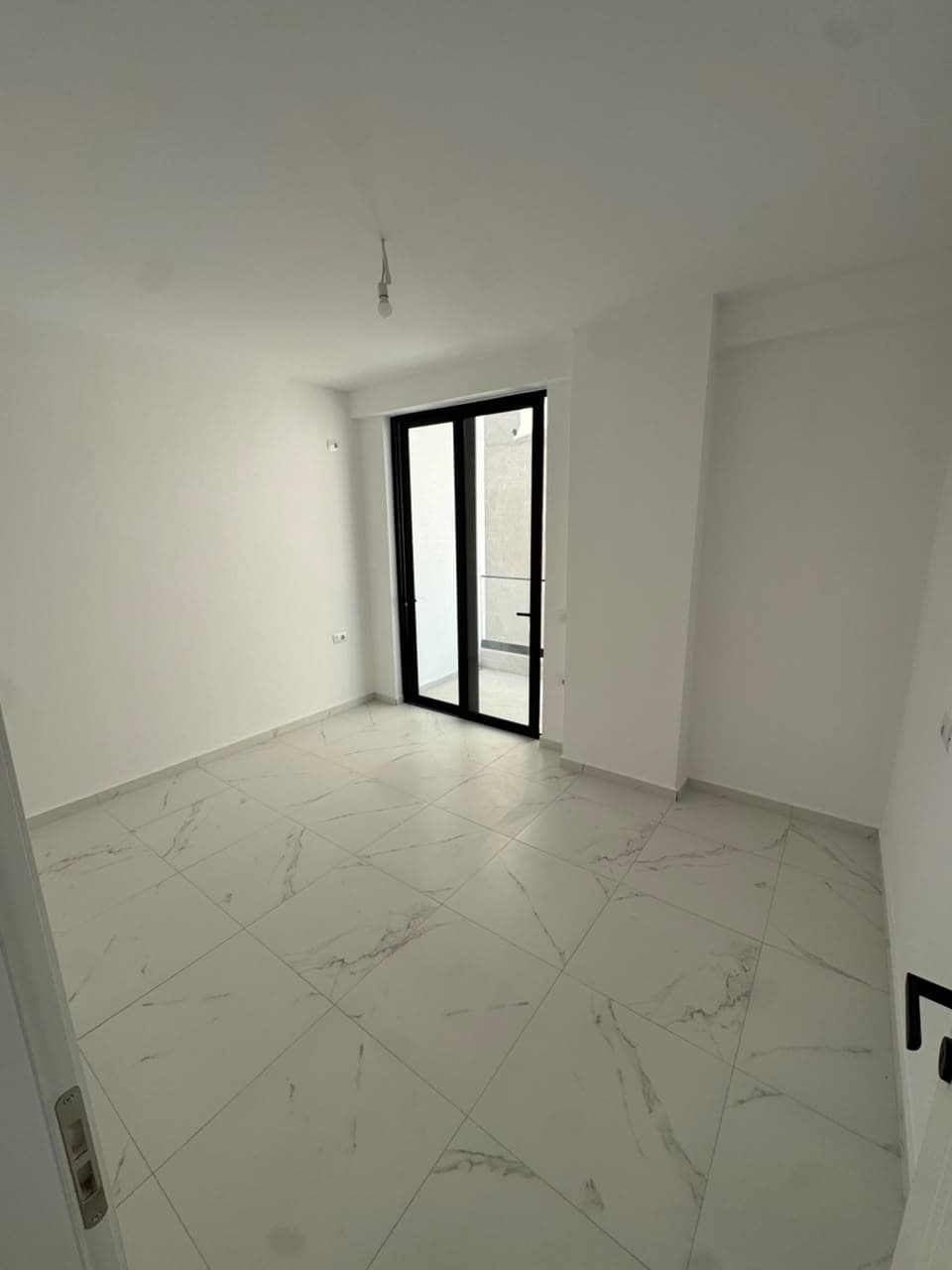 Apartament 1+1 për shitje , Sarandë , me pamje nga deti ! 3