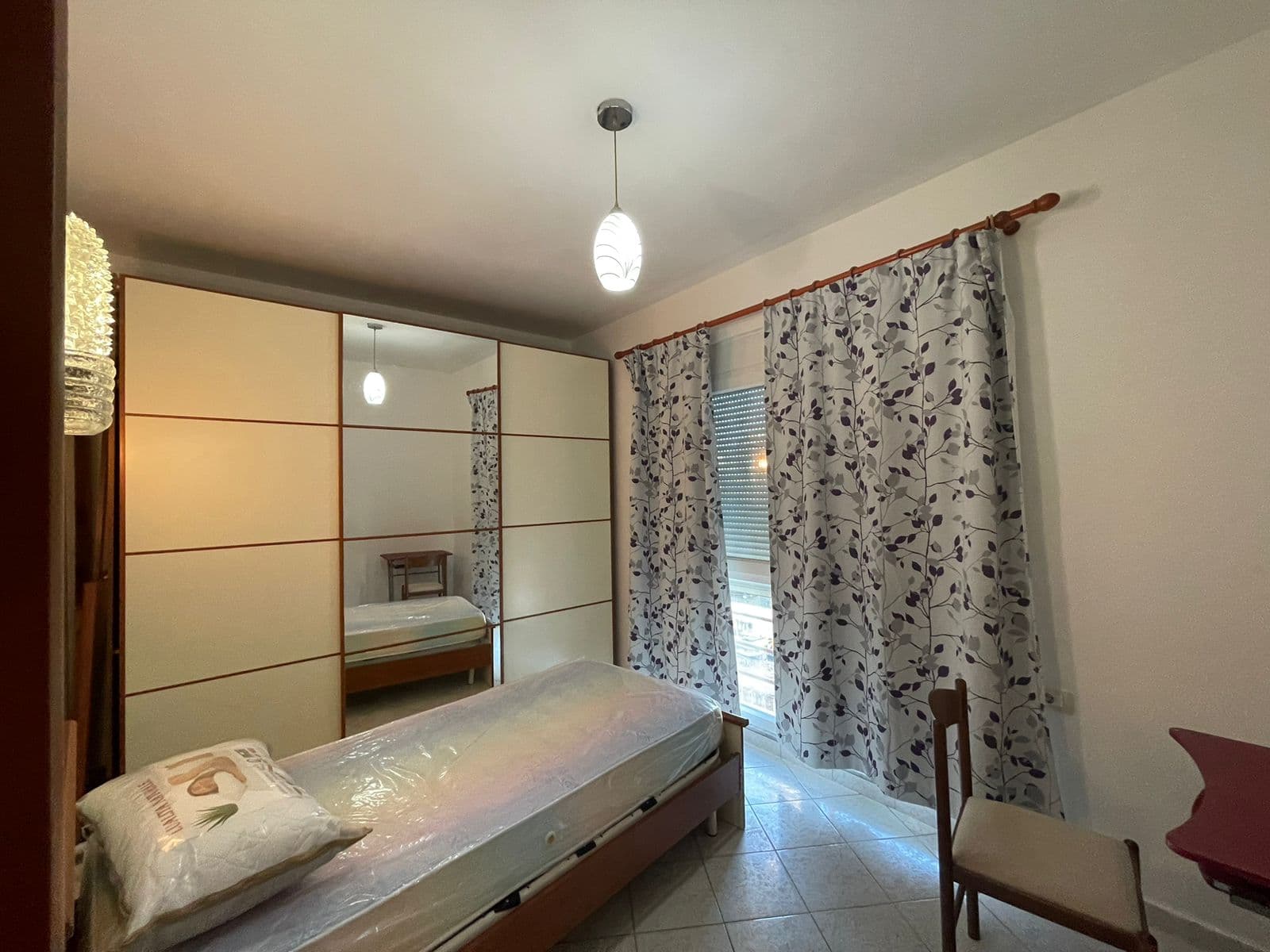 Jepet Apartament 2+1 Me Qira Tek Rruga Ramazan Cali! 4