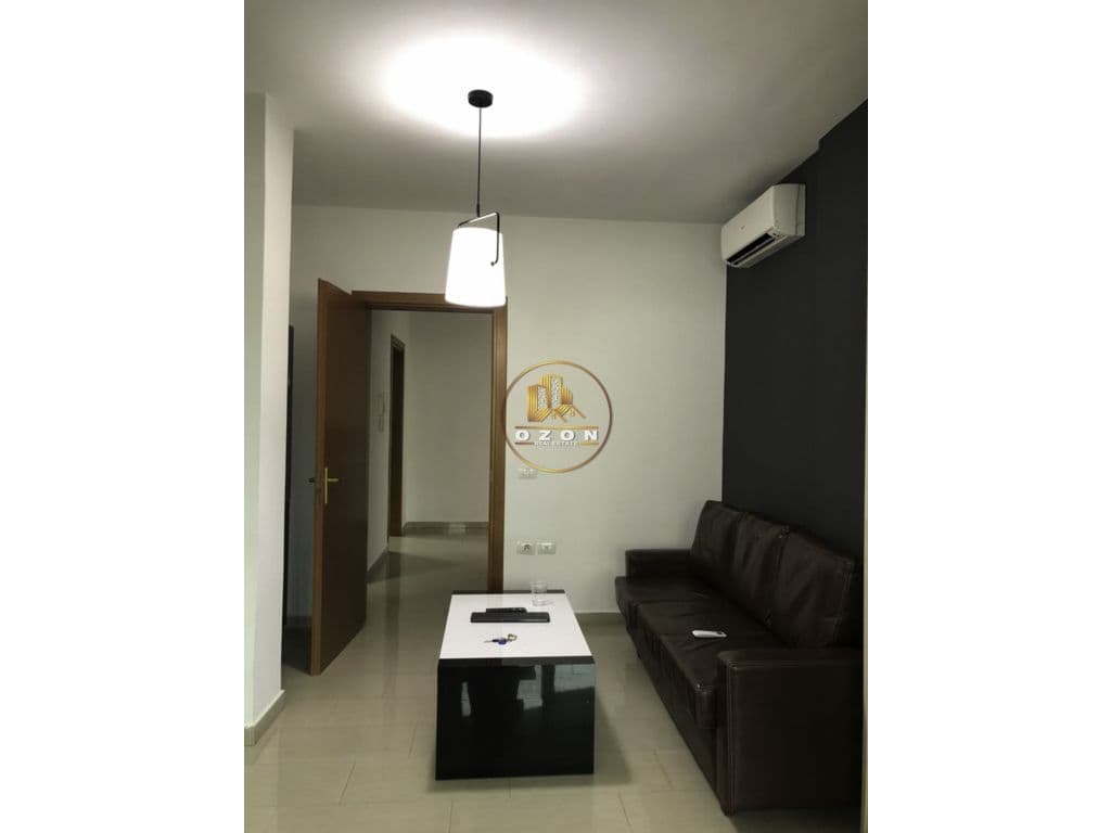 Jepet me qera ambient biznesi .Adresa : Qender