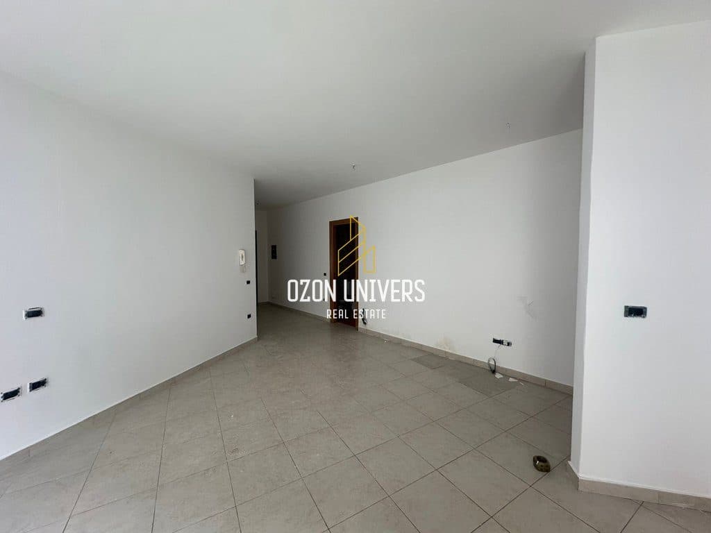 Apartament 3+1+2+2 ballkone për qira në Astir,Pranë Bar Oslo! 2