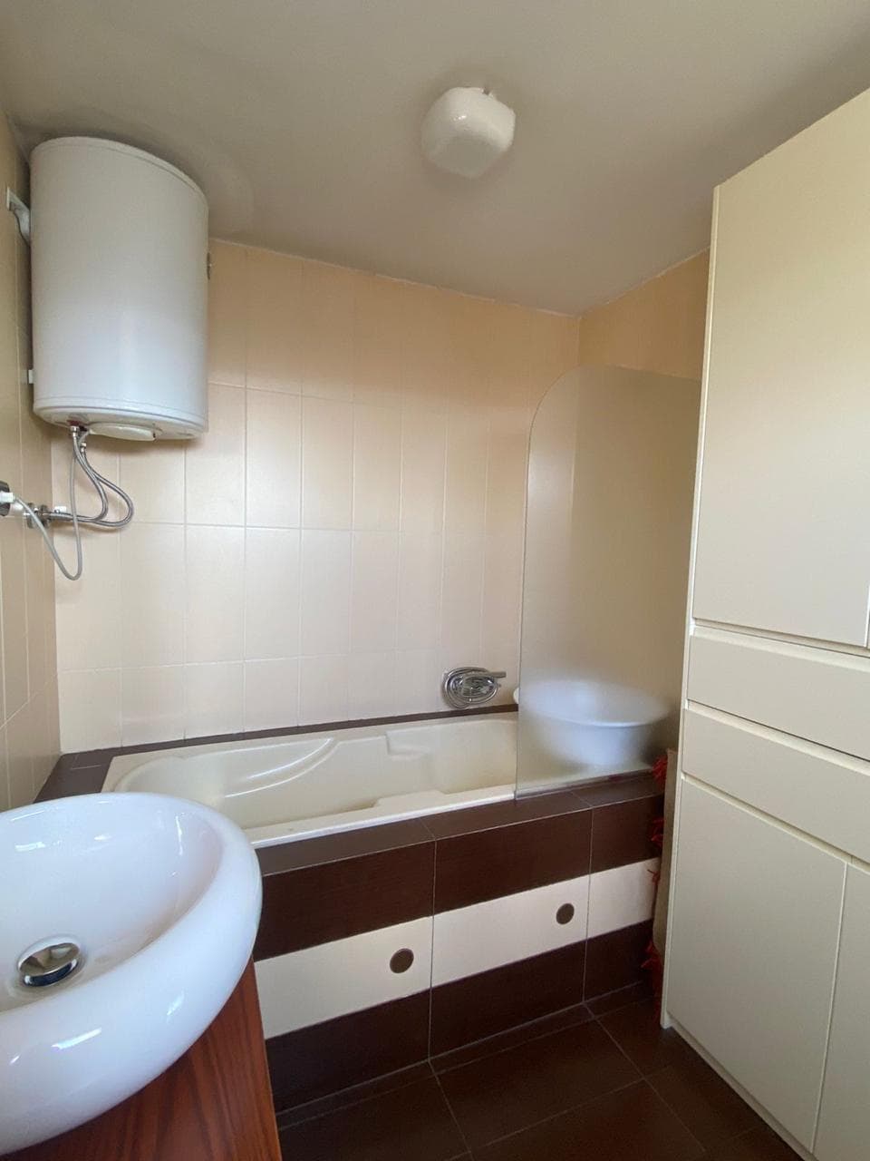 Jepet me Qira Apartament 2+1 tek Rruga Hoxha Tahsim!