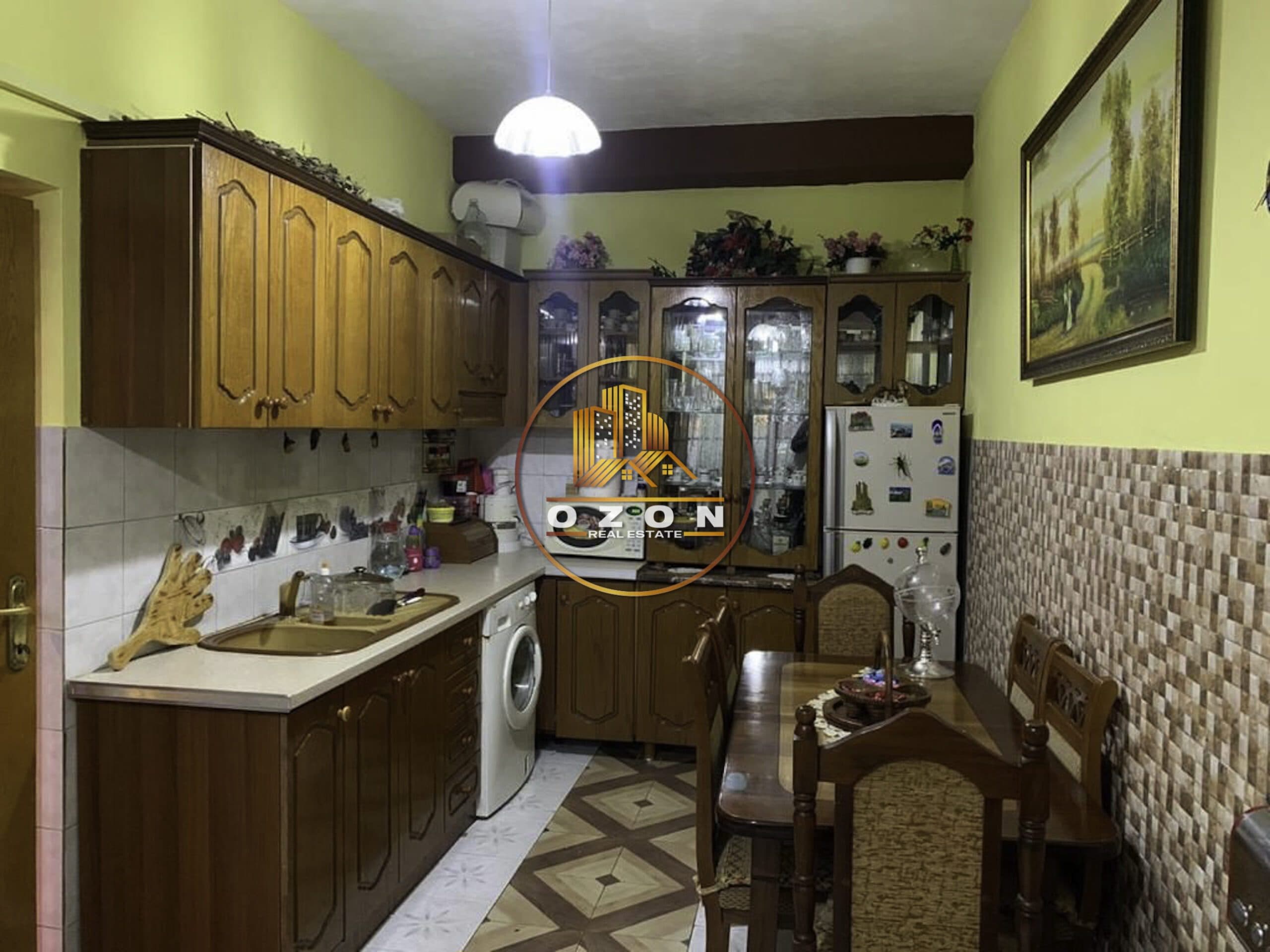 OKAZION! SHITET APARTAMENT 5+1 TEK 21 DHJETORI!