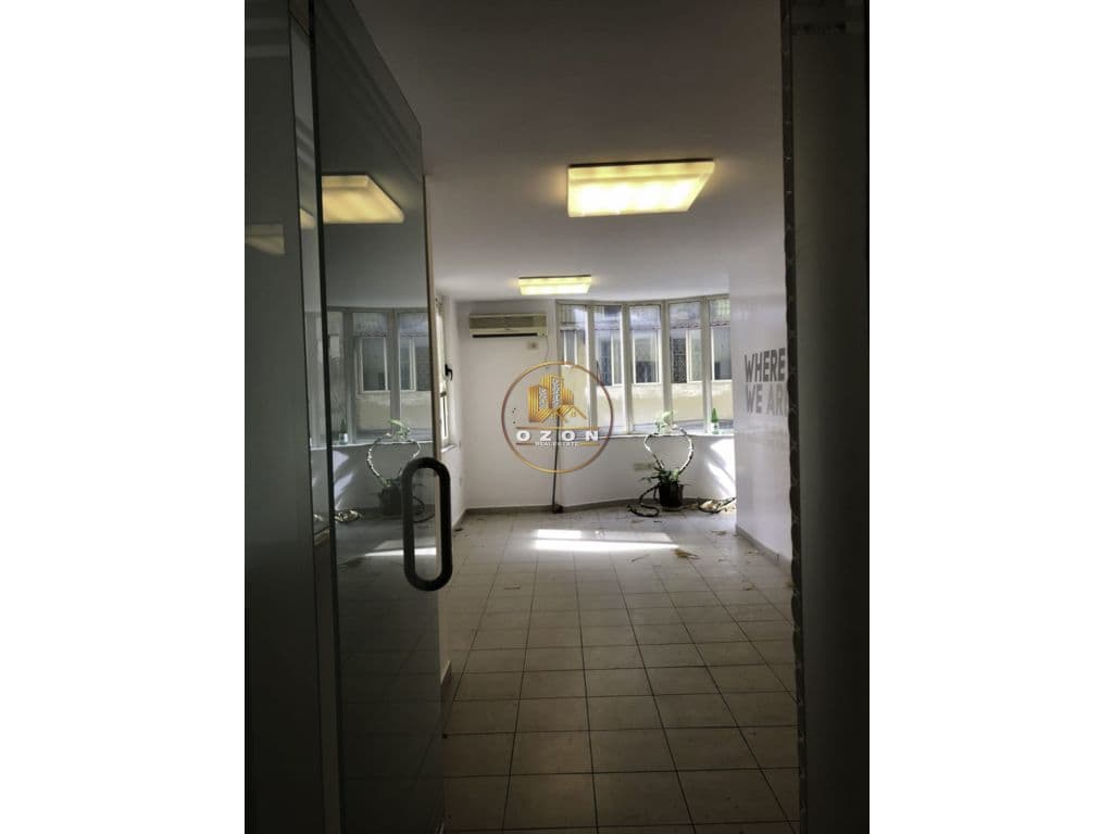 Jepet me qera ambient biznesi 120 m2 , Adresa : Blloku,Tirane 3
