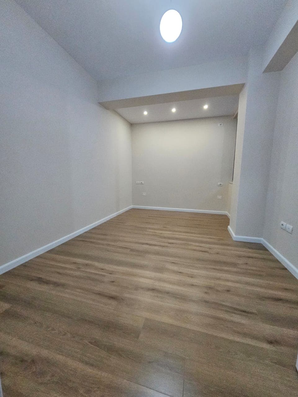 Apartament 1+1 për shitje tek Rruga e Kavajës, pranë Delijorgjit!!