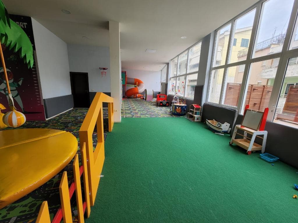 Bar-Restoranti i Investuar në Zonën e Kodrës së Diellit për Shitje! 3