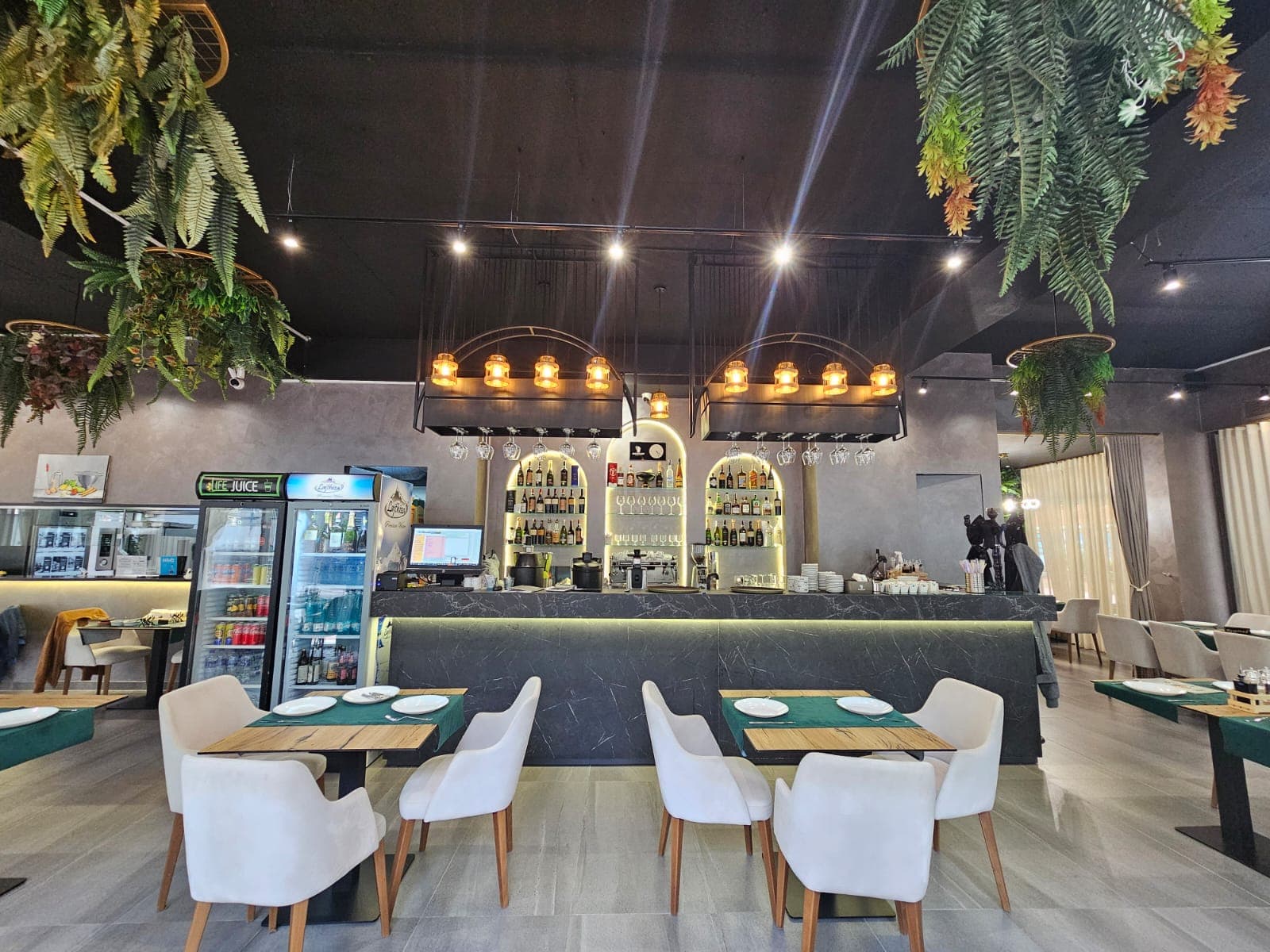 Shitet Biznesi Restorant tek Rezidenca Tower Bridge 3 Kinostudio! 3