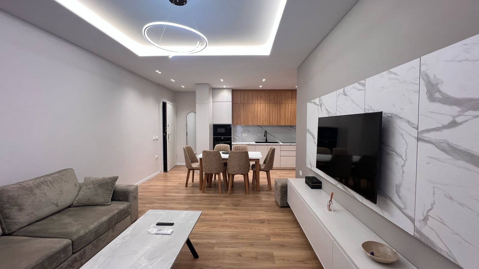 Apartament modern 2+1 me qira tek Rruga e Kavajës pranë GLOBE! 2