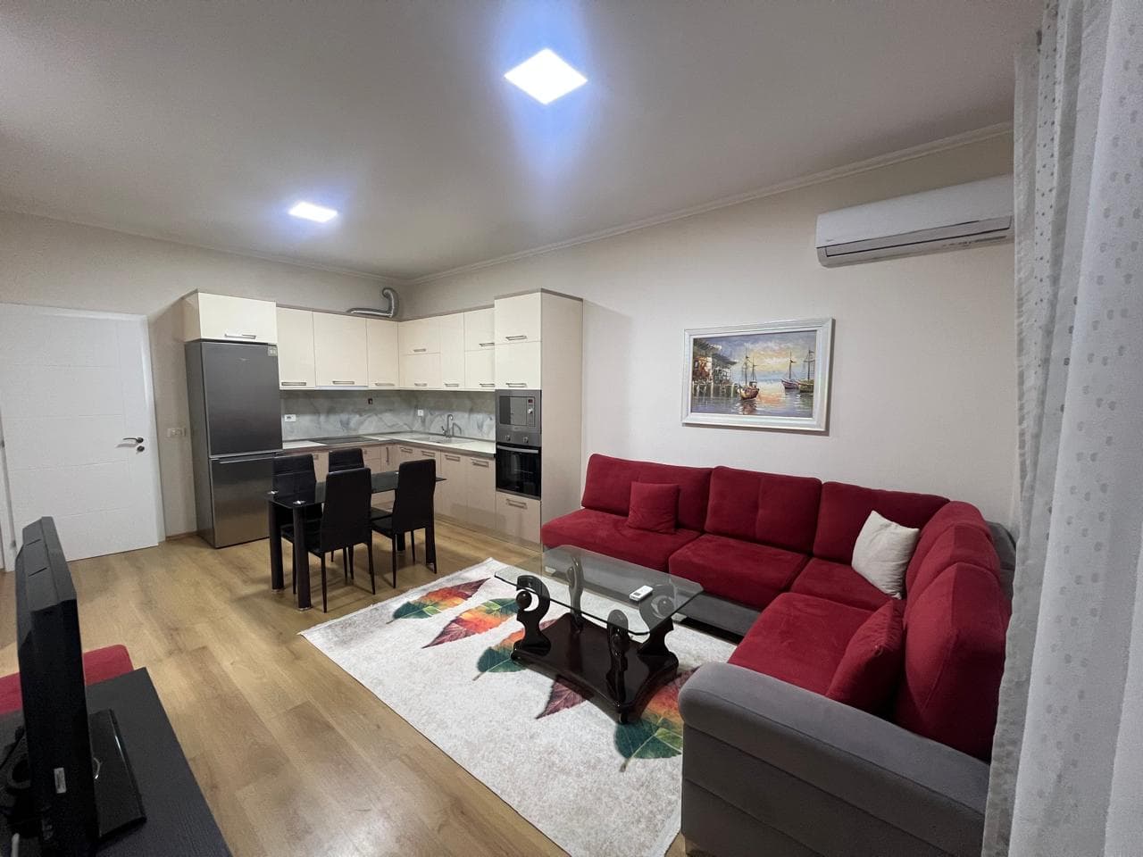 Apartament 2+1 pe qira te Fusha Aviacionit ! 4