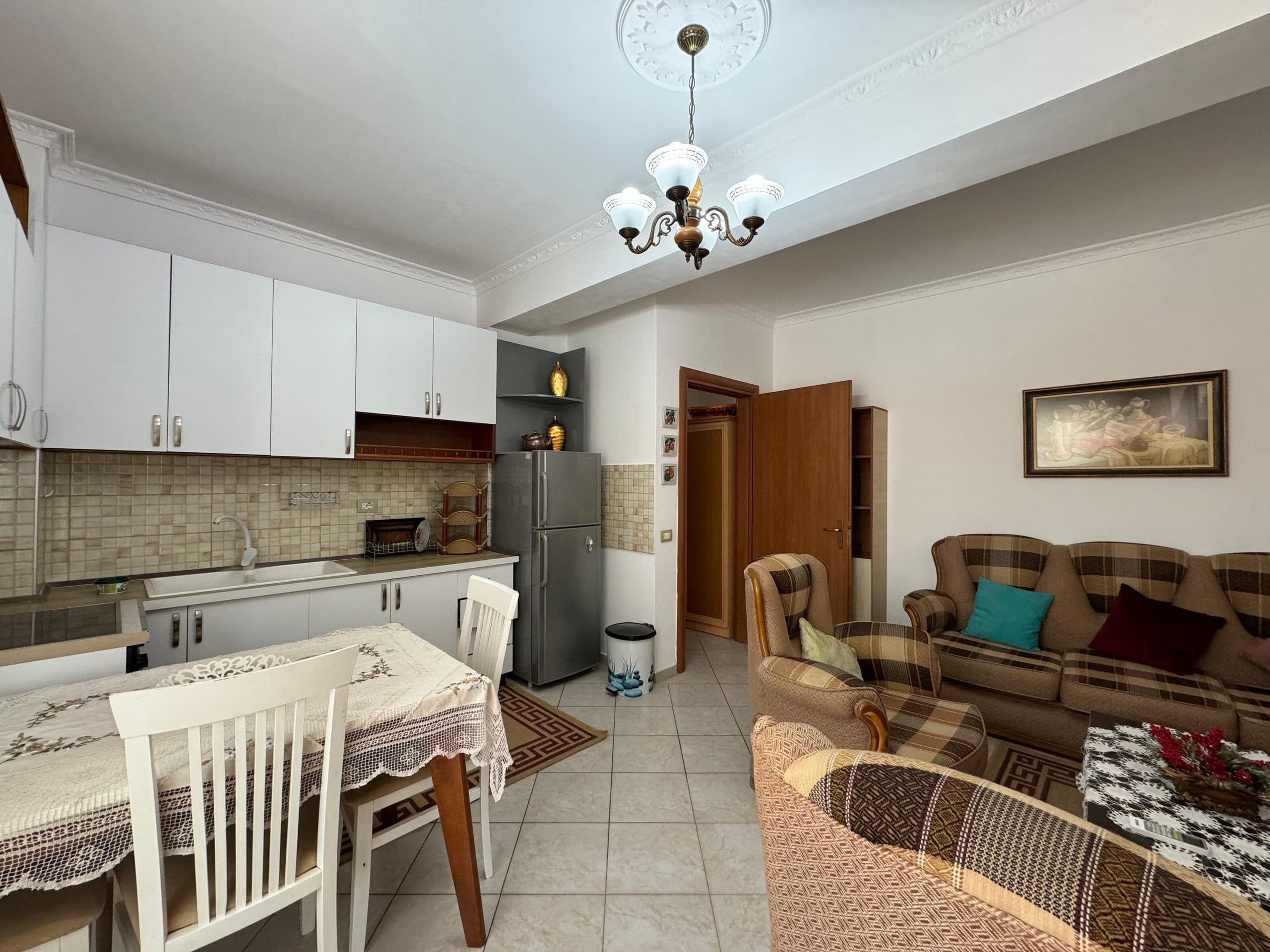 Apartament Me Qira 1+1 Në Astir!