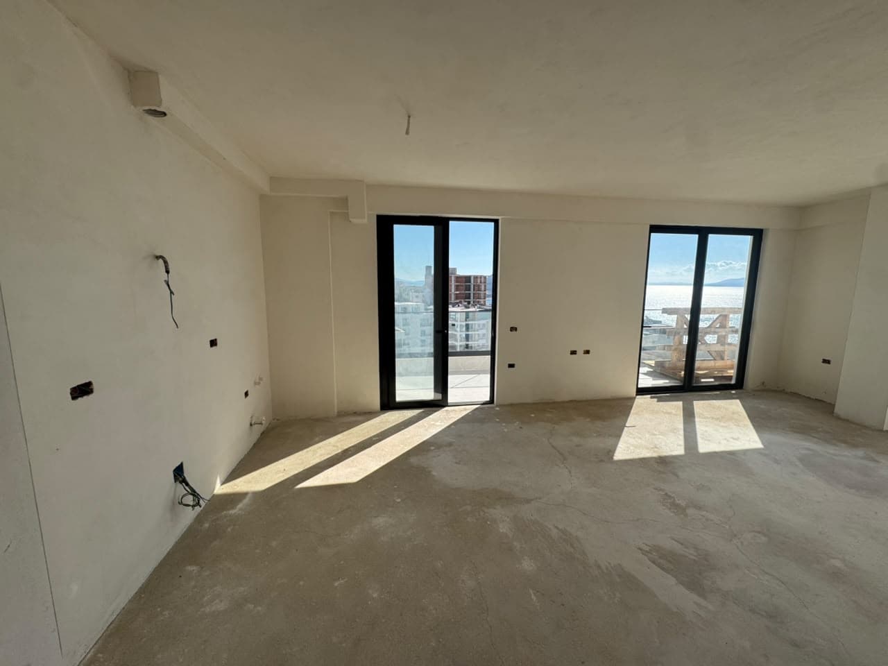 Penthouse 2+1+2 për shitje , Sarandë , pamje panoramike nga deti ! 2