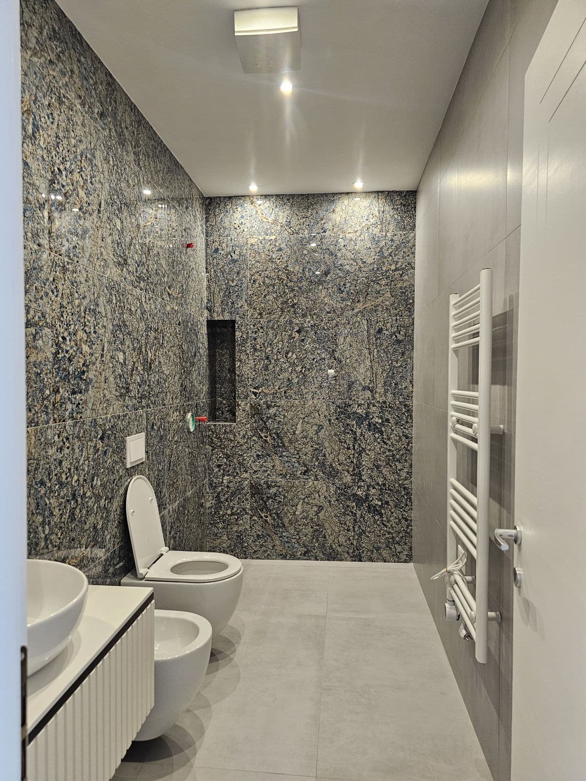 Jepet me Qira Super Apartament Luksoz Tek Tirana Garden Building! 3