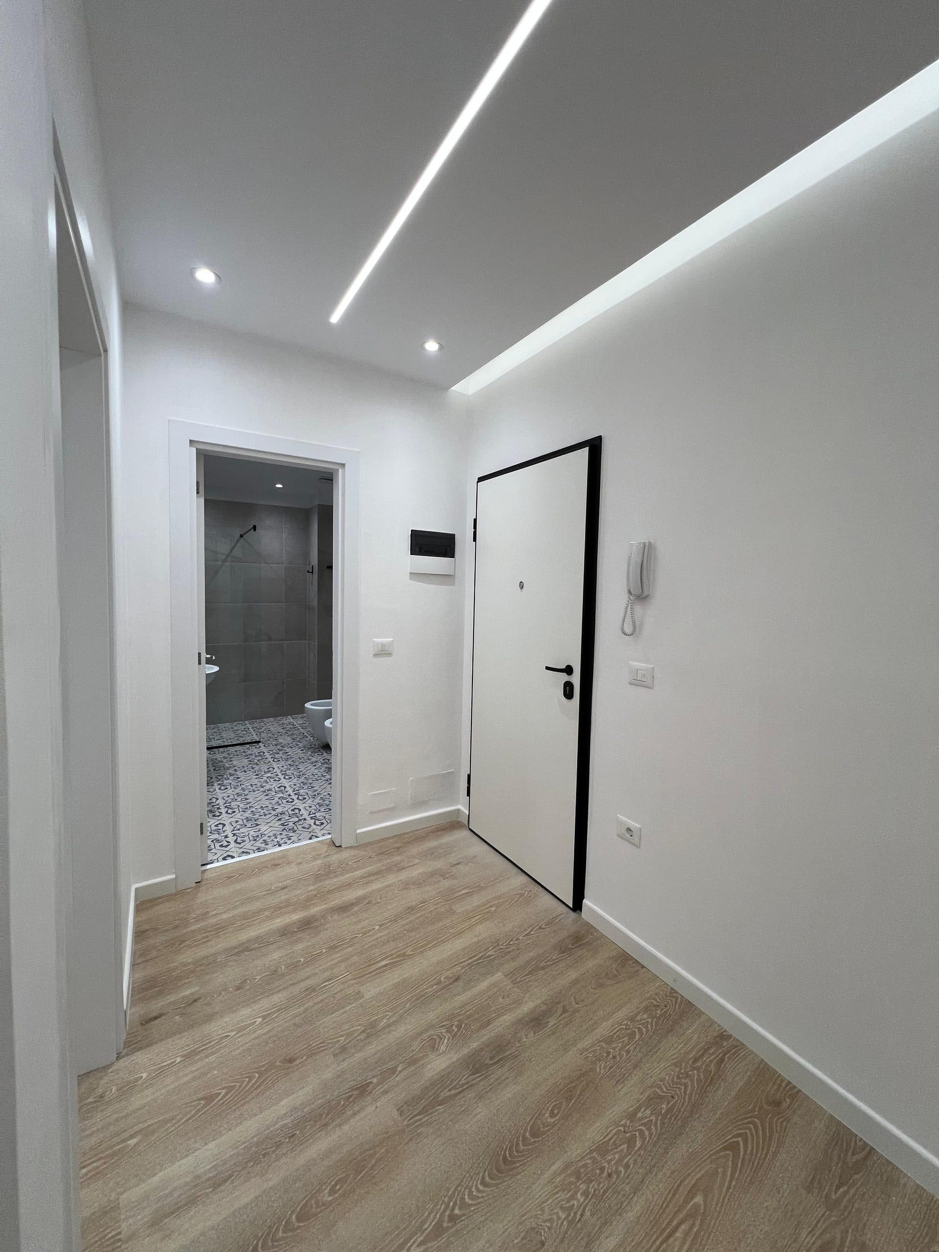 Apartament i pershtatshem per zyra,biznese 1+1 për Qira në Myslym Shyri, Tiranë - 700€ | 72 m² 4