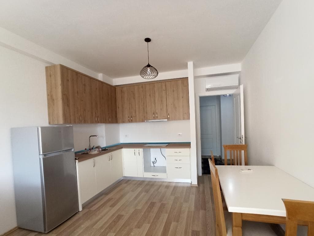 Jepet Me Qira Apartament 1+1 Tek Astiri! 3