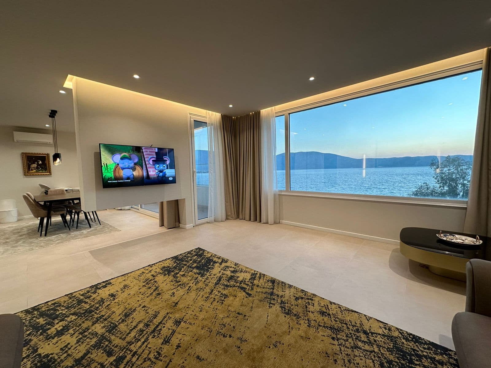 SHITET SUPER APARTAMENT ME PAMJE NGA DETI, NE RADHIME VLORE!