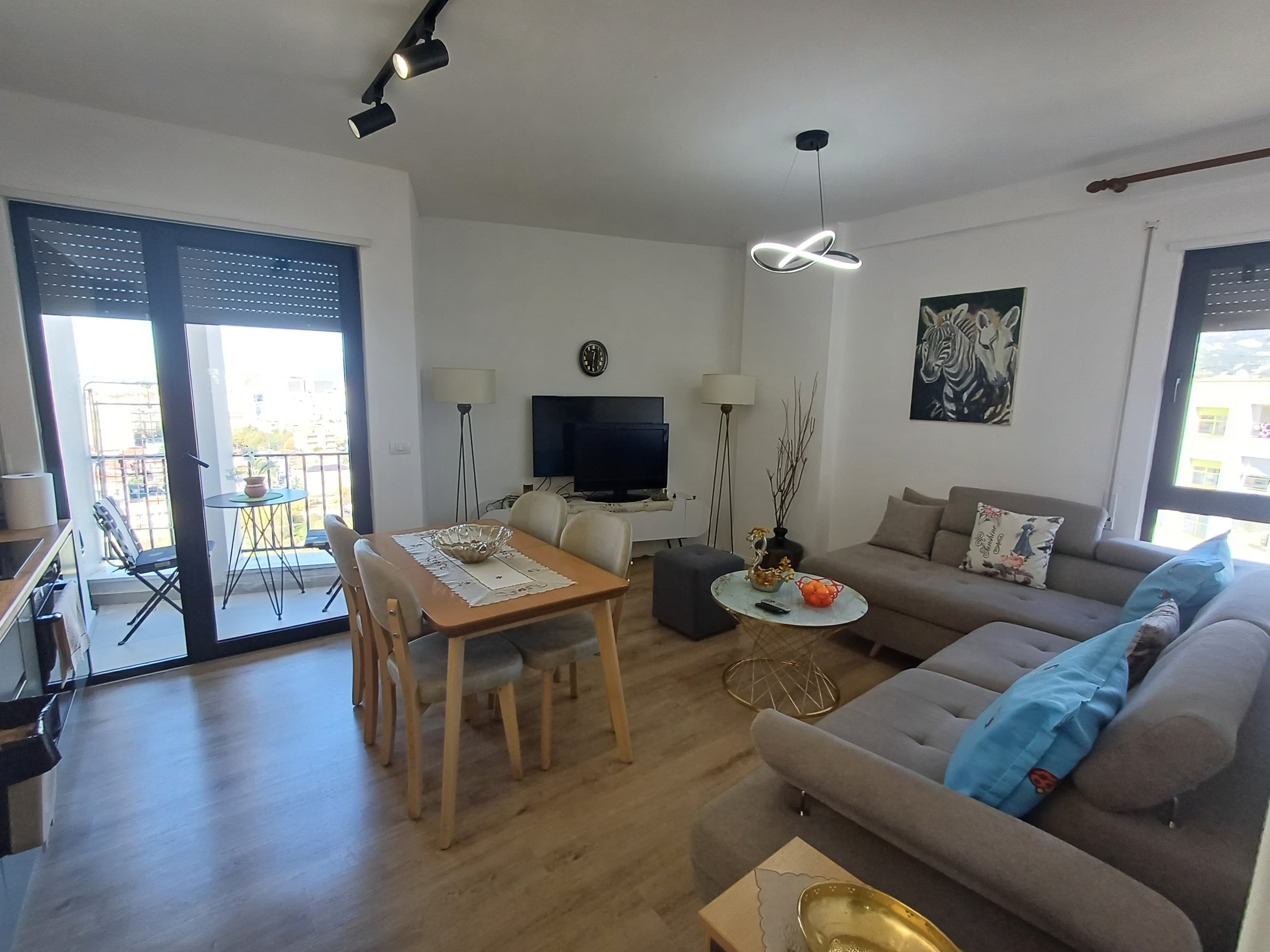 Shitet apartament 2+1+2 tek Kompleksi Mangalem , Ali Demi!