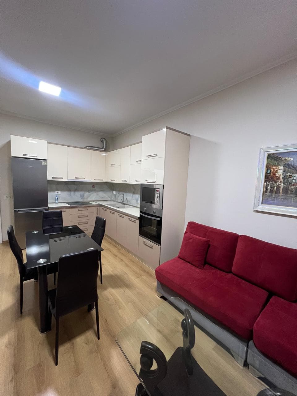 Apartament 2+1 pe qira te Fusha Aviacionit ! 3