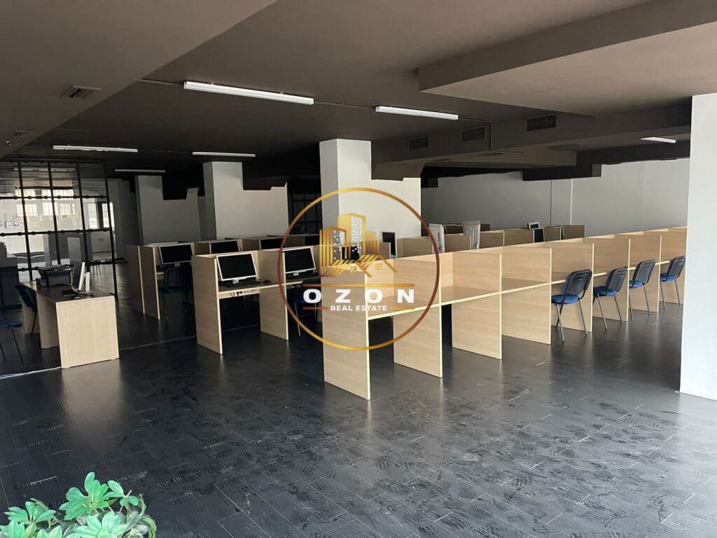 Ambient per Shitje 350m2, Sheshi Willson Tirane! 4