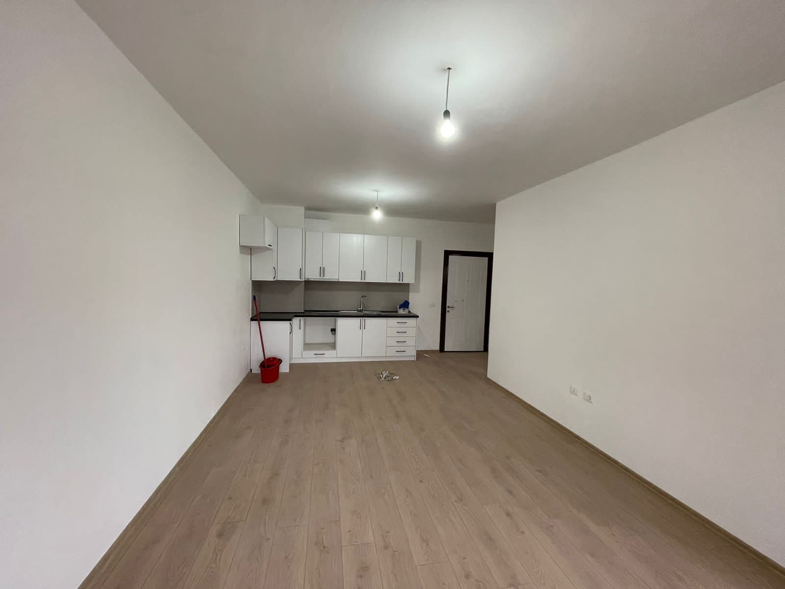 JEPET ME QERA SUPER APARTAMENT 1+1 , BOSH , PRANE VILA L , ASTIR!