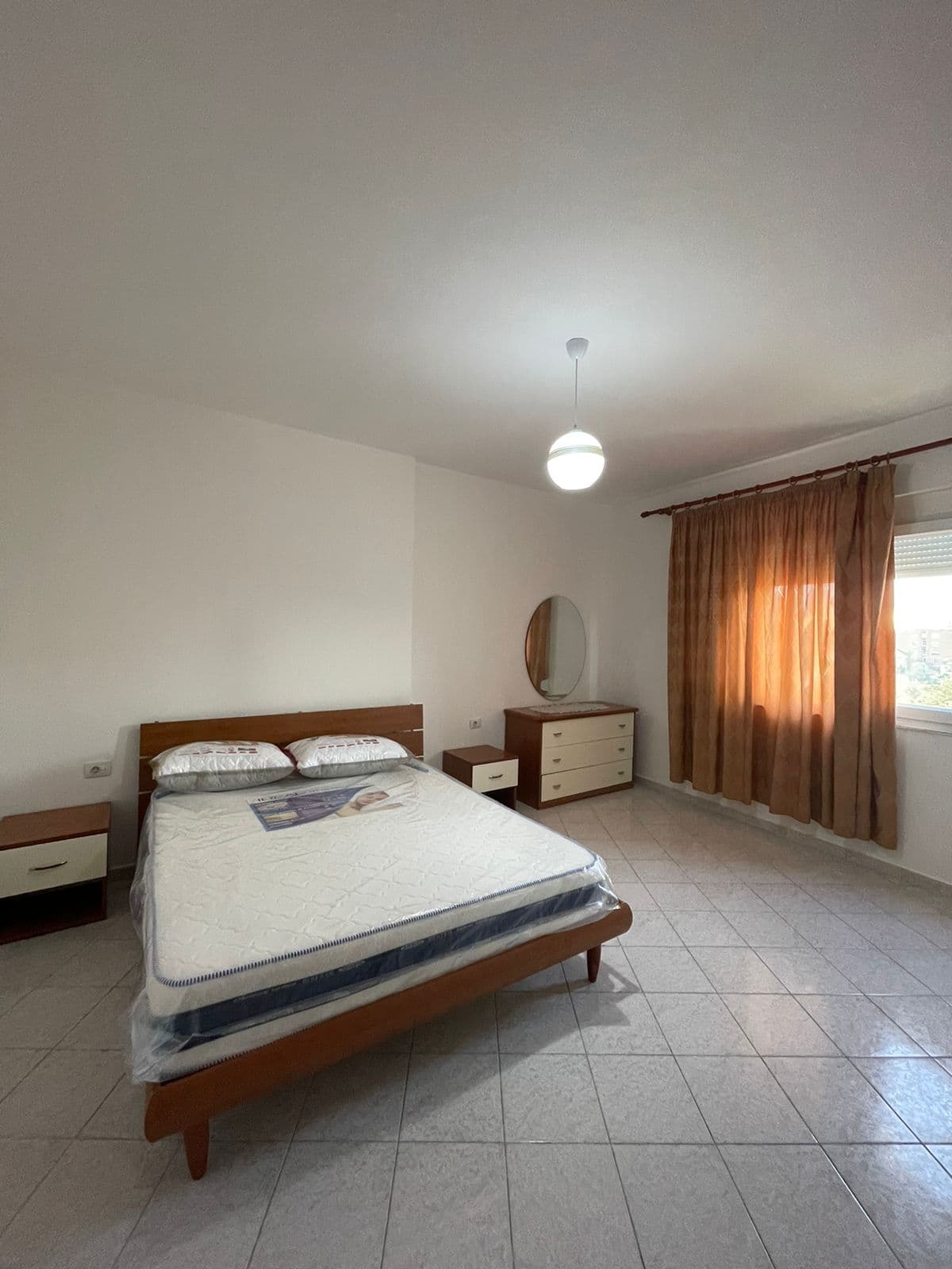 Jepet Apartament 2+1 Me Qira Tek Rruga Ramazan Cali! 3