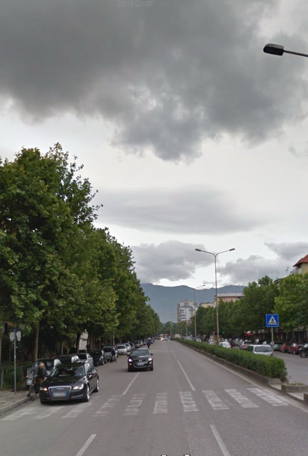 SHITET DYQAN BUZE RRUGE TEK RRUGA E KAVAJES!