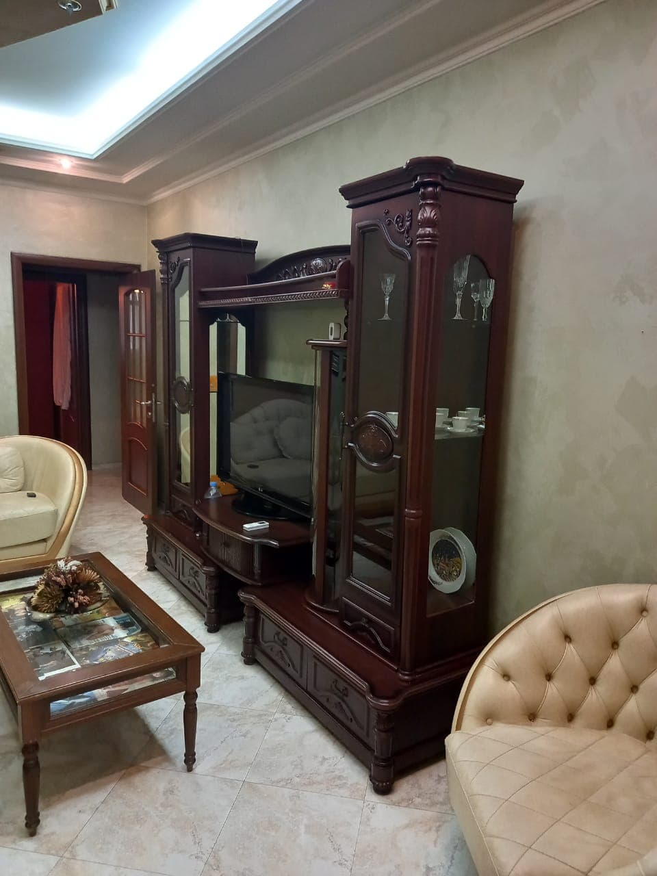 Jepet me qera apartament 2+1, i mobiluar.Rrug “Brigada 8” Blloku 2