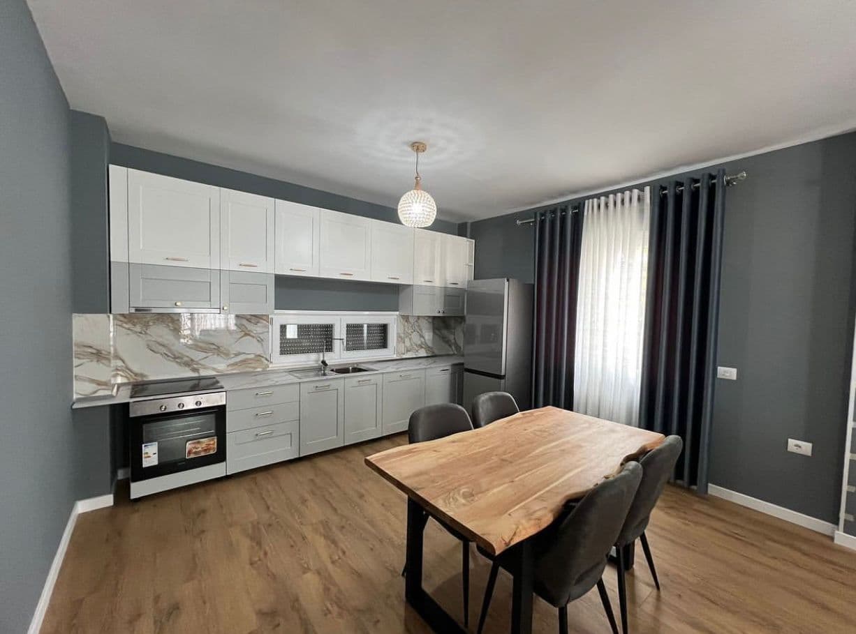 JEPET ME QIRA APARTAMENTI 2+1+2 ME POST PARKIMI, KOPSHTI BOTANIK, TIRANË! 2