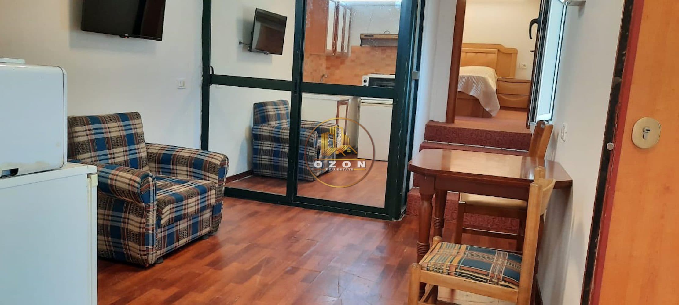 Jepet me qera apartament 1+1,me verande . Adresa : Bulevardi Zogu i Pare 2