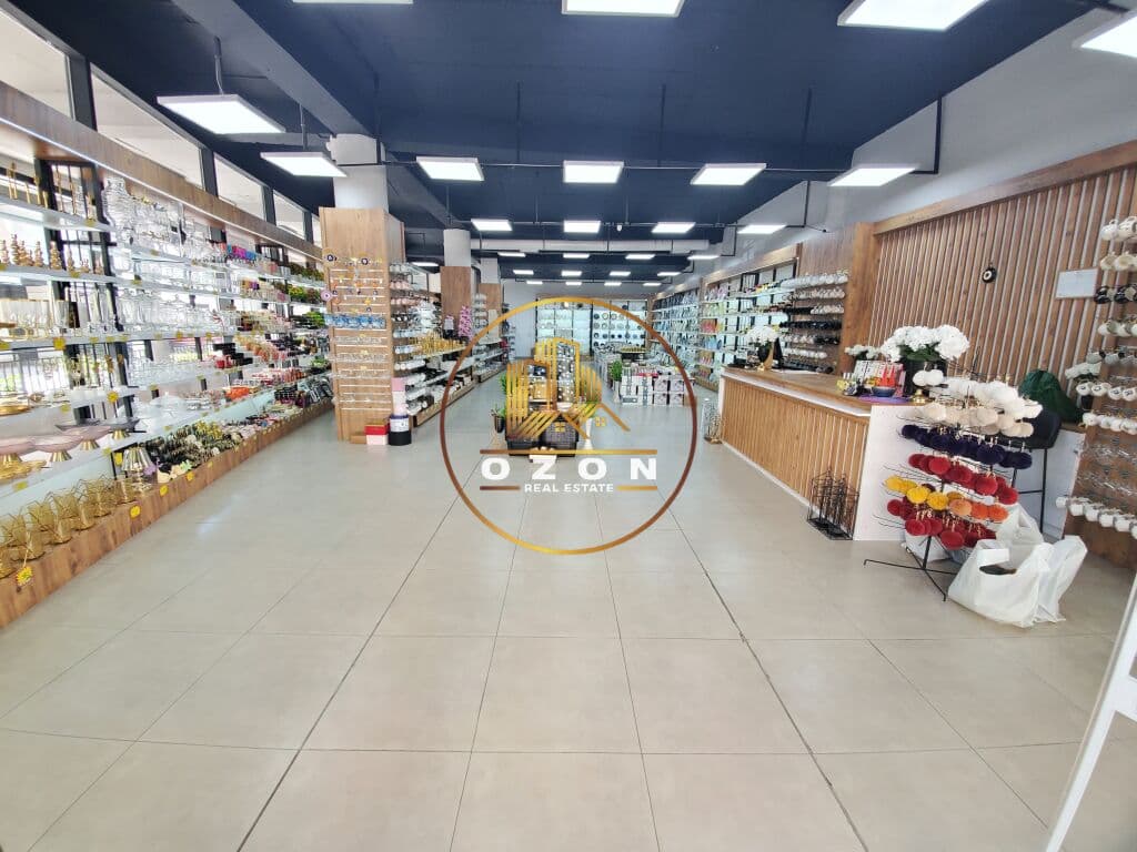 Ambient biznesi për shitje buzë rruge tek Kristal Center , Komuna e Parisit!