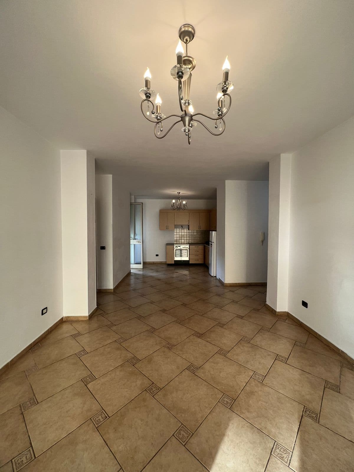 SHITET APARTAMENT 2+1+2, TEK RRUGA E ELBASANIT!!! 4