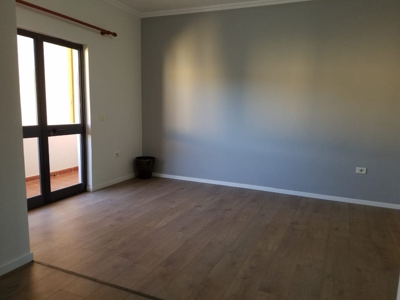 Jepet me qera apartament 3+1 , bosh ne Vasil Shanto 4