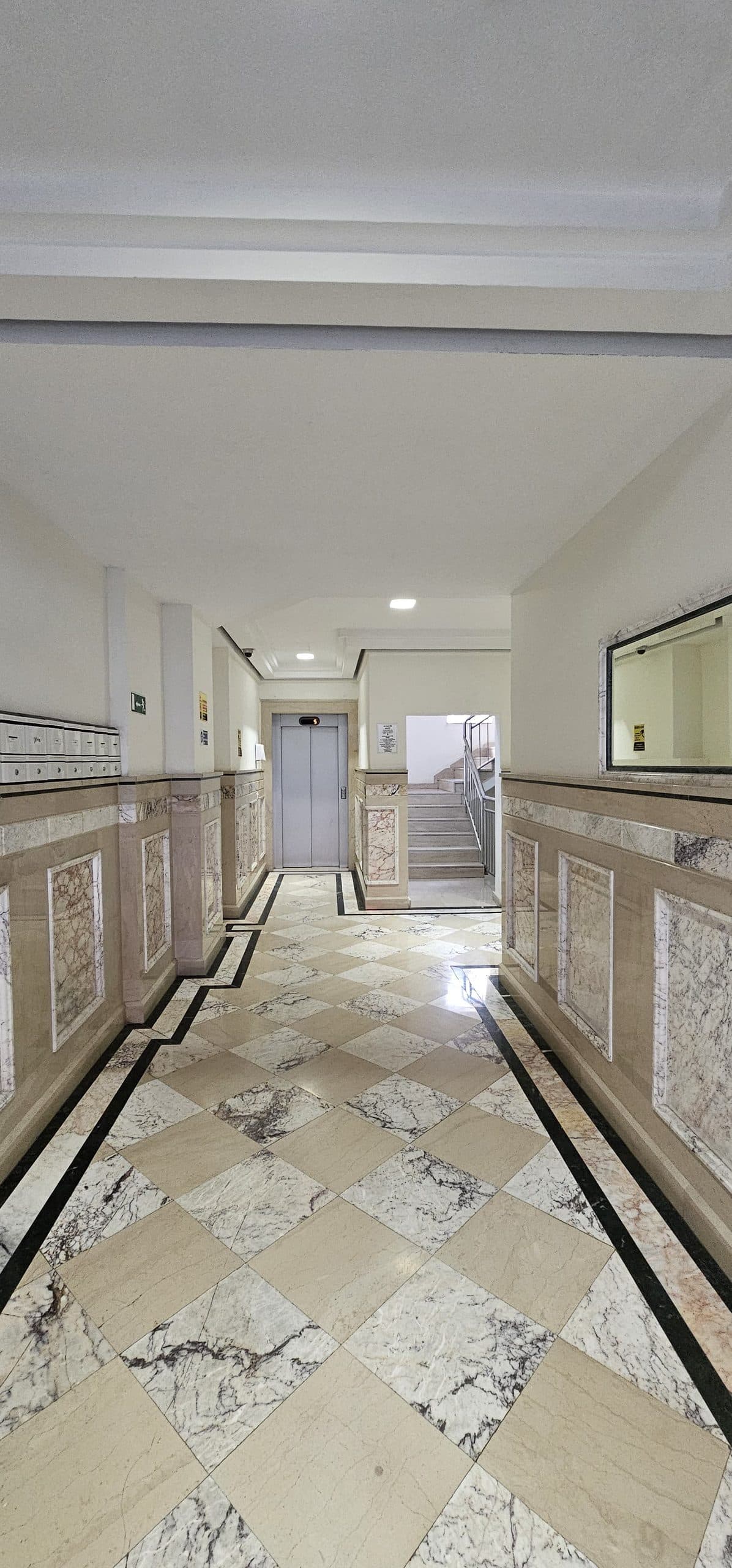 Apartament per qira te Nobis !
