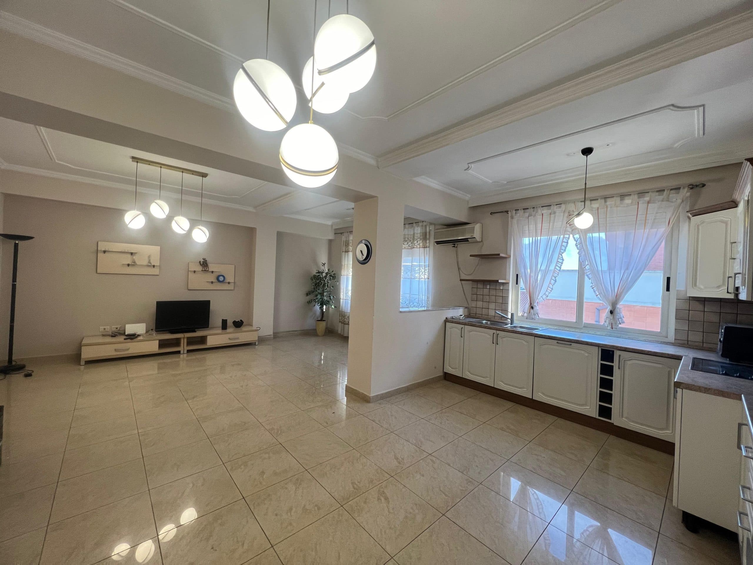 Jepet me qera apartament 3+1+2 për biznes ose banim në Bllok! 3