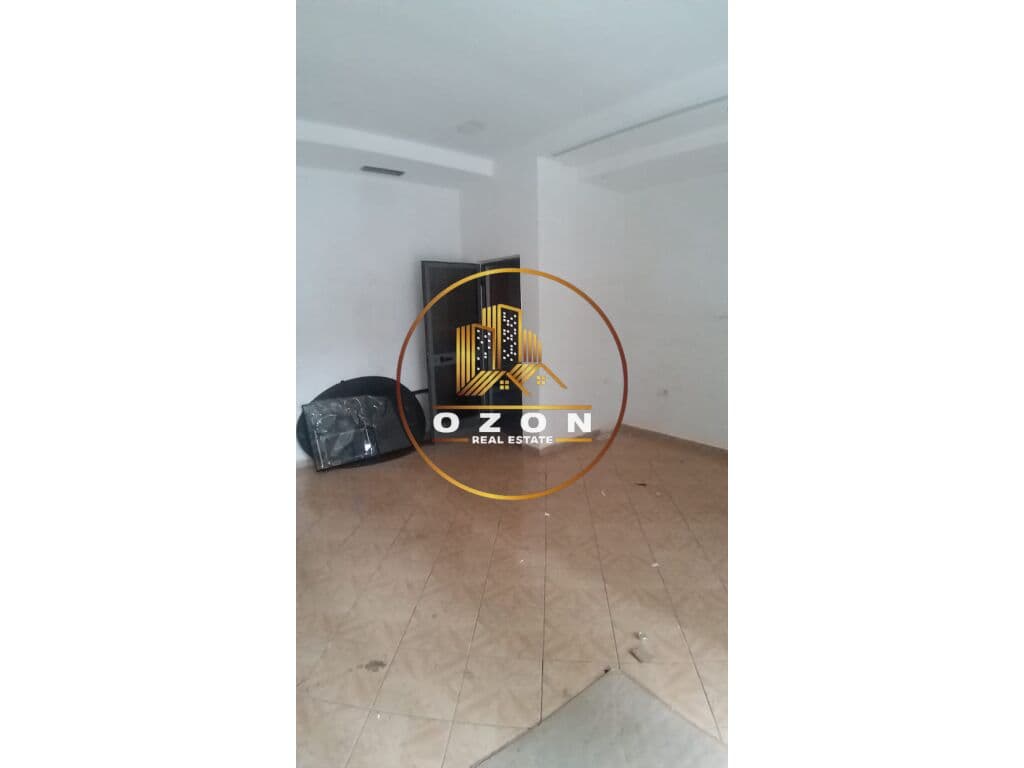 Hapësirë Biznesi për Shitje pranë "Square 21"! 2