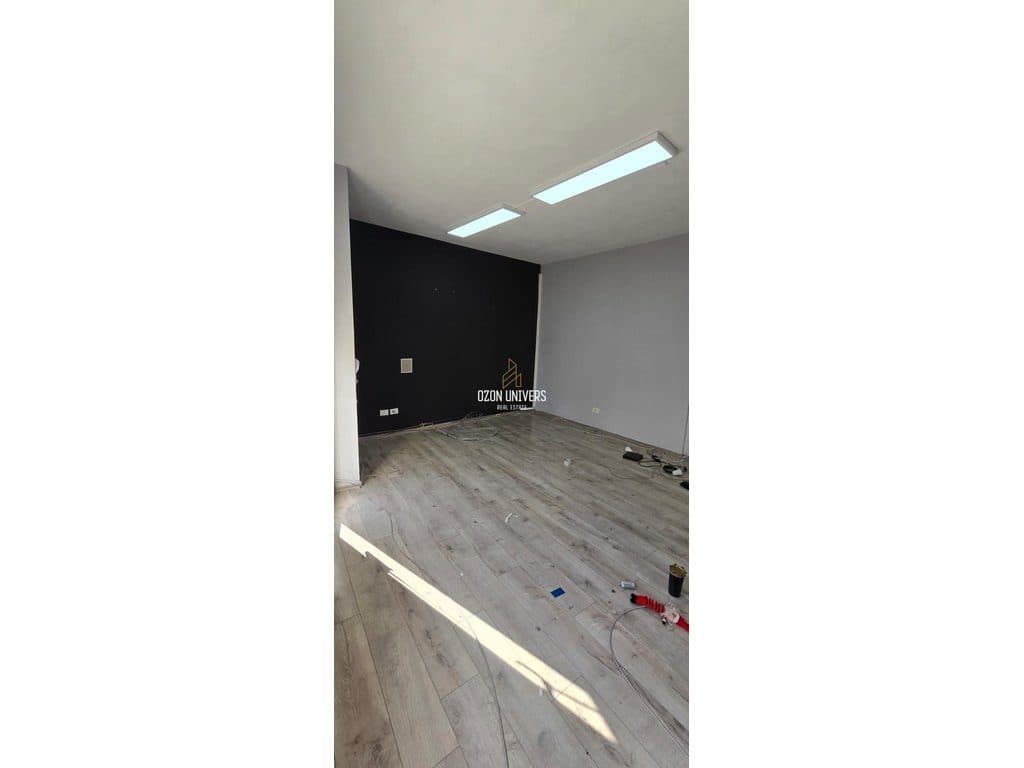 AMBIENTE ME QIRA – MYSLYM SHYRI (IDEALE PËR ZYRA) 4