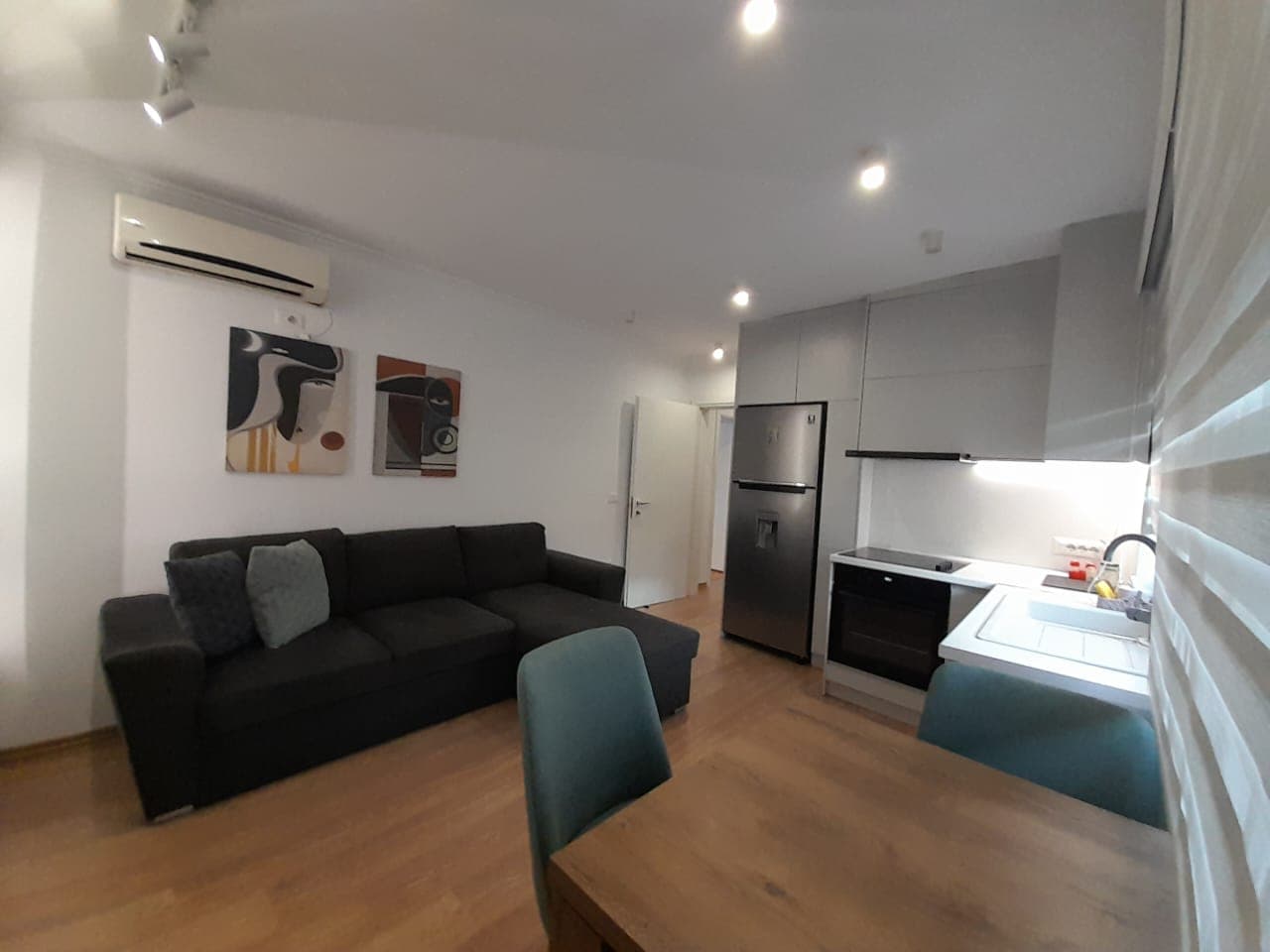 SHITET APARTAMENT 2+1 TEK RRUGA "MUHAMET GJOLLESHA"! 4