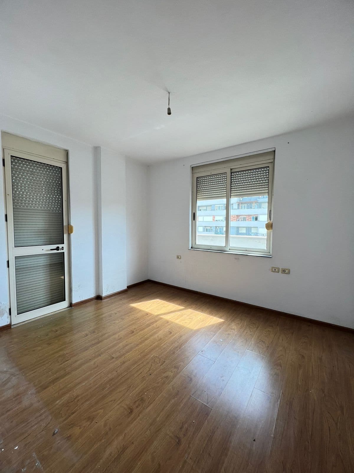 JEPET ME QERA APARTAMENT 2+1+2 BOSH, PRANE VILES L , ASTIR!