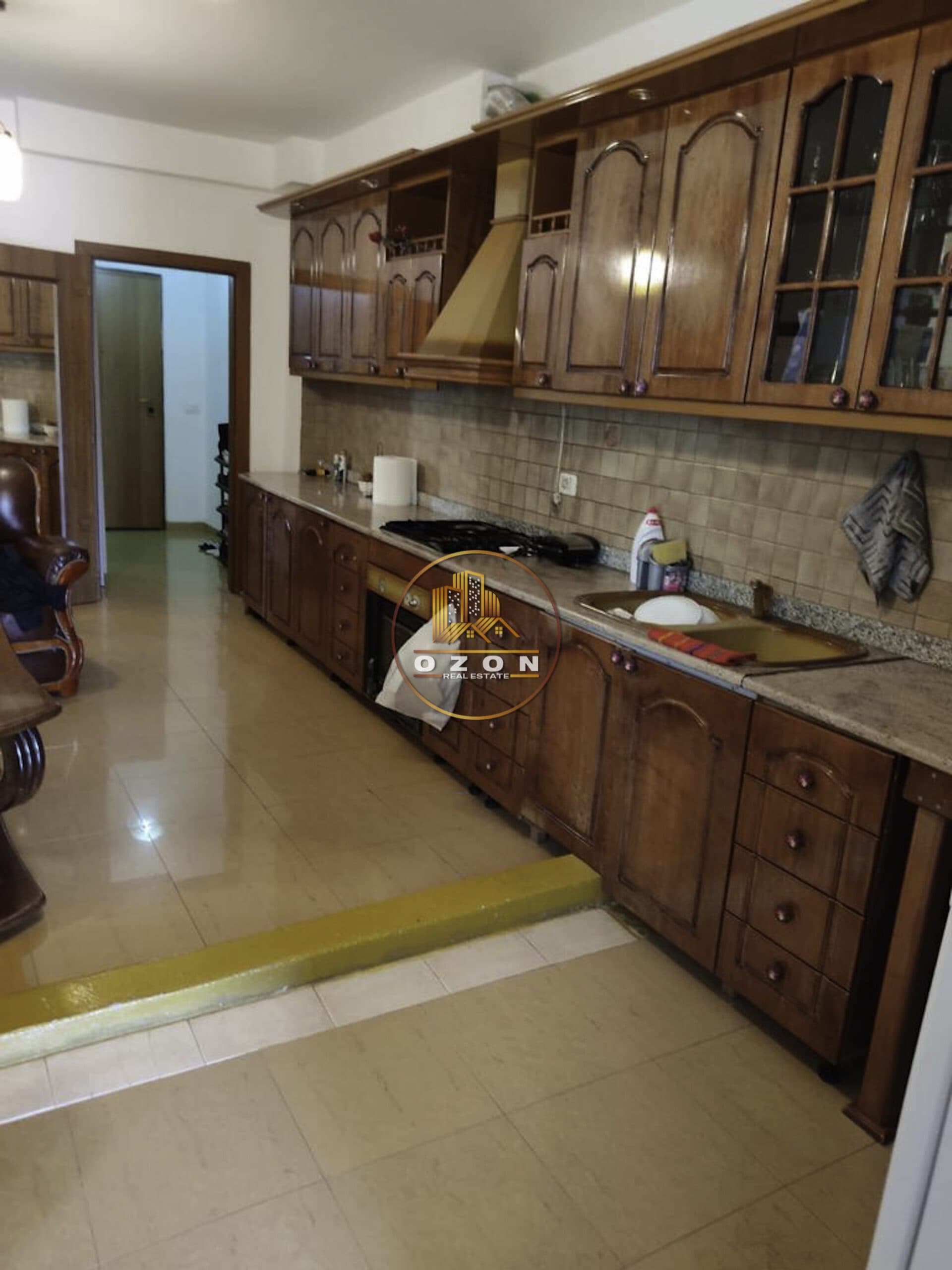 Jepet me qera apartament 2+1 tek Rruga e Elbasanit !