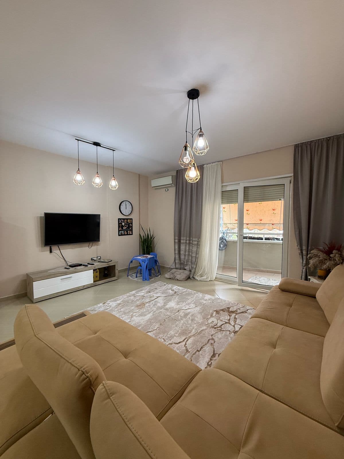 Apartament 1+1 për shitje tek ATSH , Pazari i Ri!