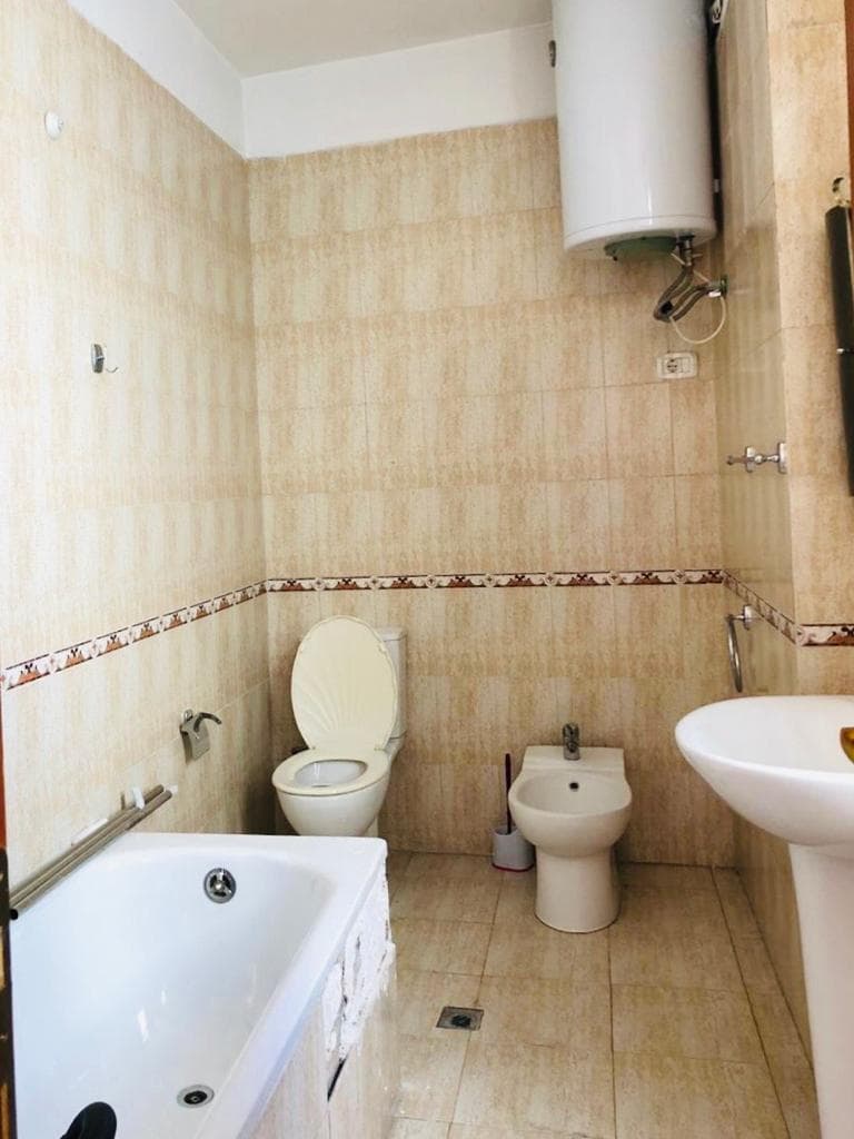 Apartament per qira 2+1 per banim/zyra . Ish Ekspozita 4