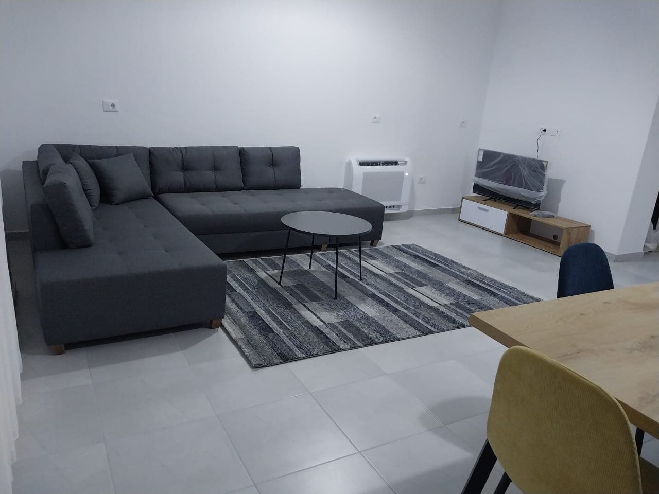 JEPET SUPER APARTAMENT 1+1+POST PARKIMI, TEK ZGJATIMI I KODRES SE DIELLIT 1!