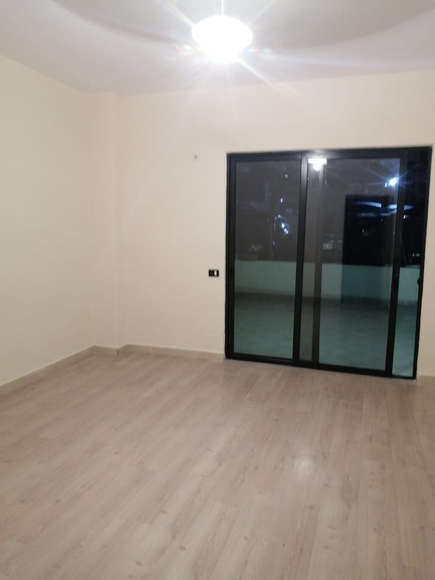 Apartament 2+1 per qera/shitje tek Komuna e Parisit.