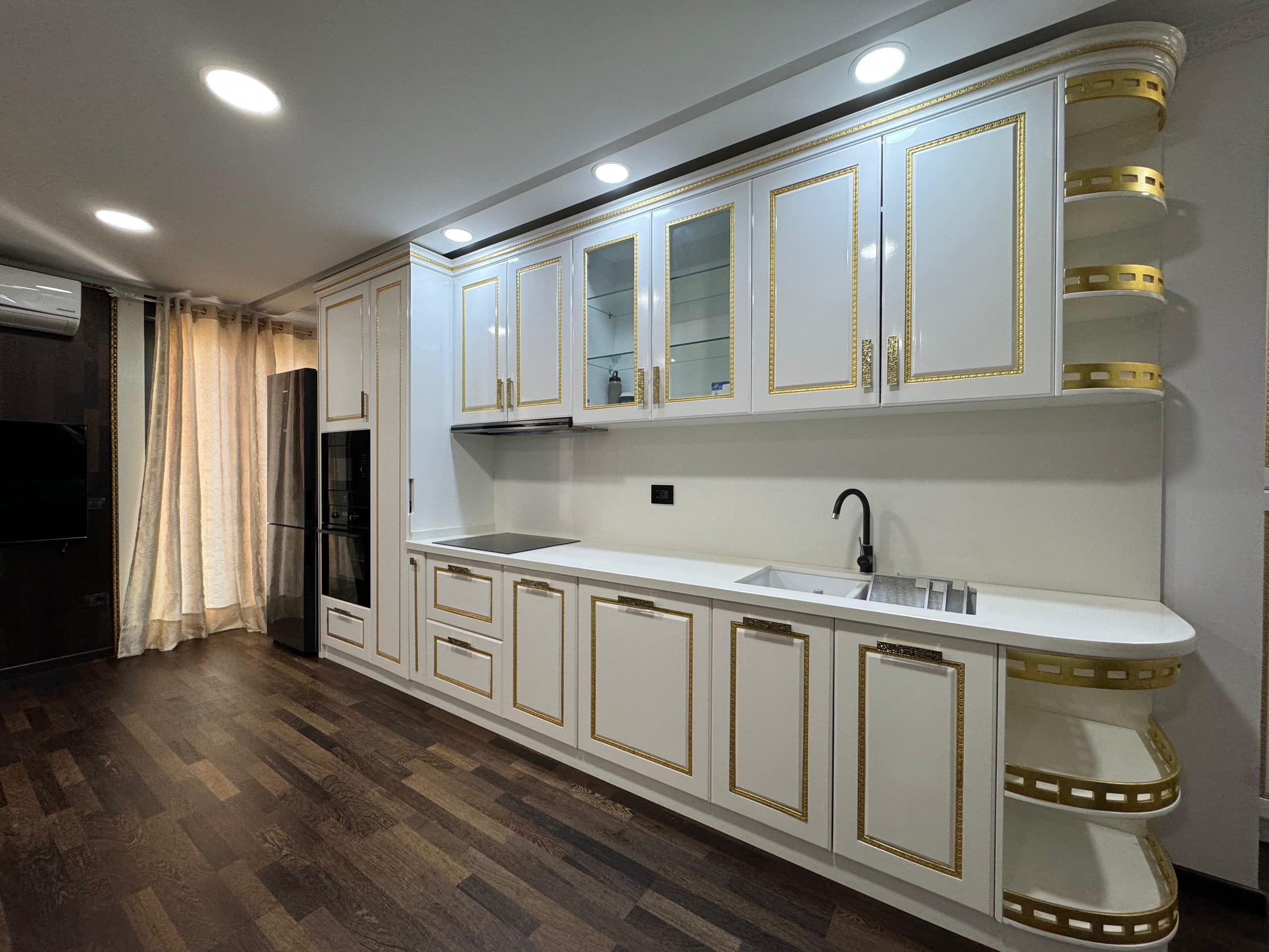 Duplex 2+1+2+2 Poste parkimi për Qira tek Rruga e Kavajës, pranë Qendrës! 4