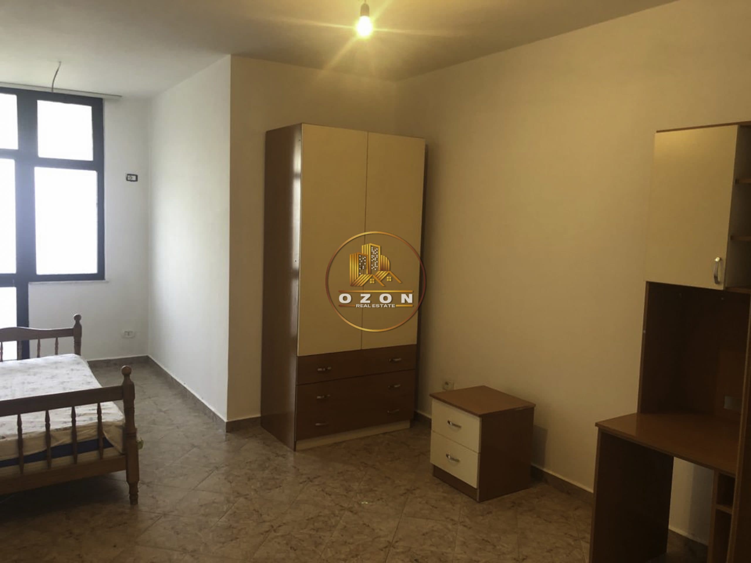 Apartament 2+1+2 me qera per banim/zyra.Adresa : 21 Dhjetori
