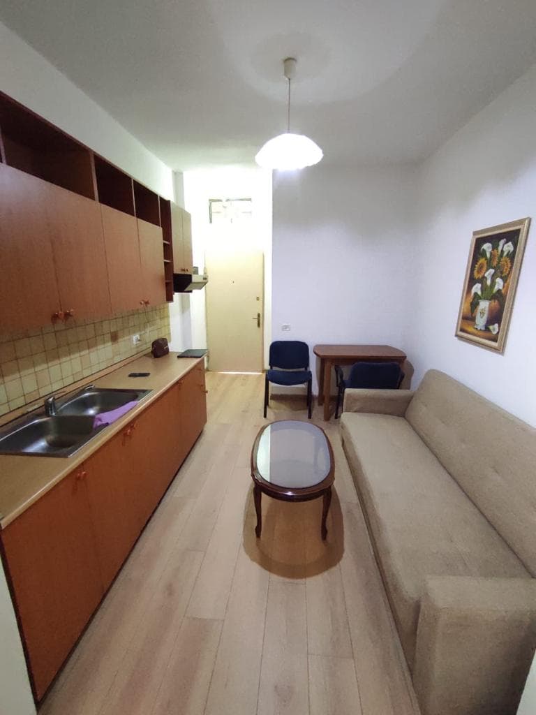 Apartament 1+1 per qira . Adresa : Kryqezimi Vasil Shanto, Hotel Diplomat 1 3