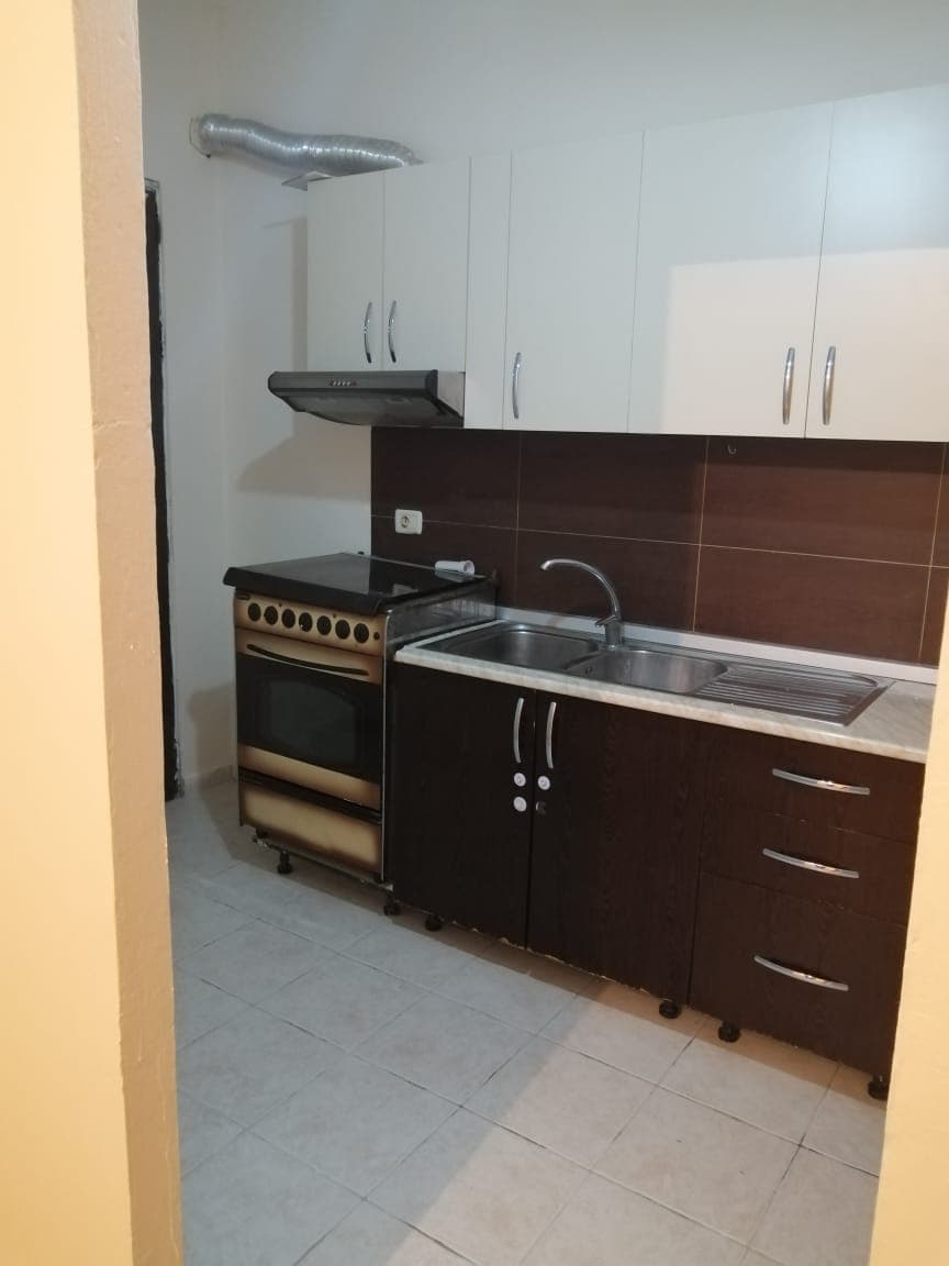 Apartament 2+1 per qera/shitje tek Komuna e Parisit.