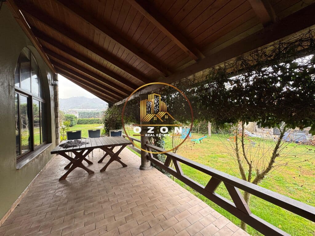 Restaurant dhe truall 2200 m2 për qira në Vorë!