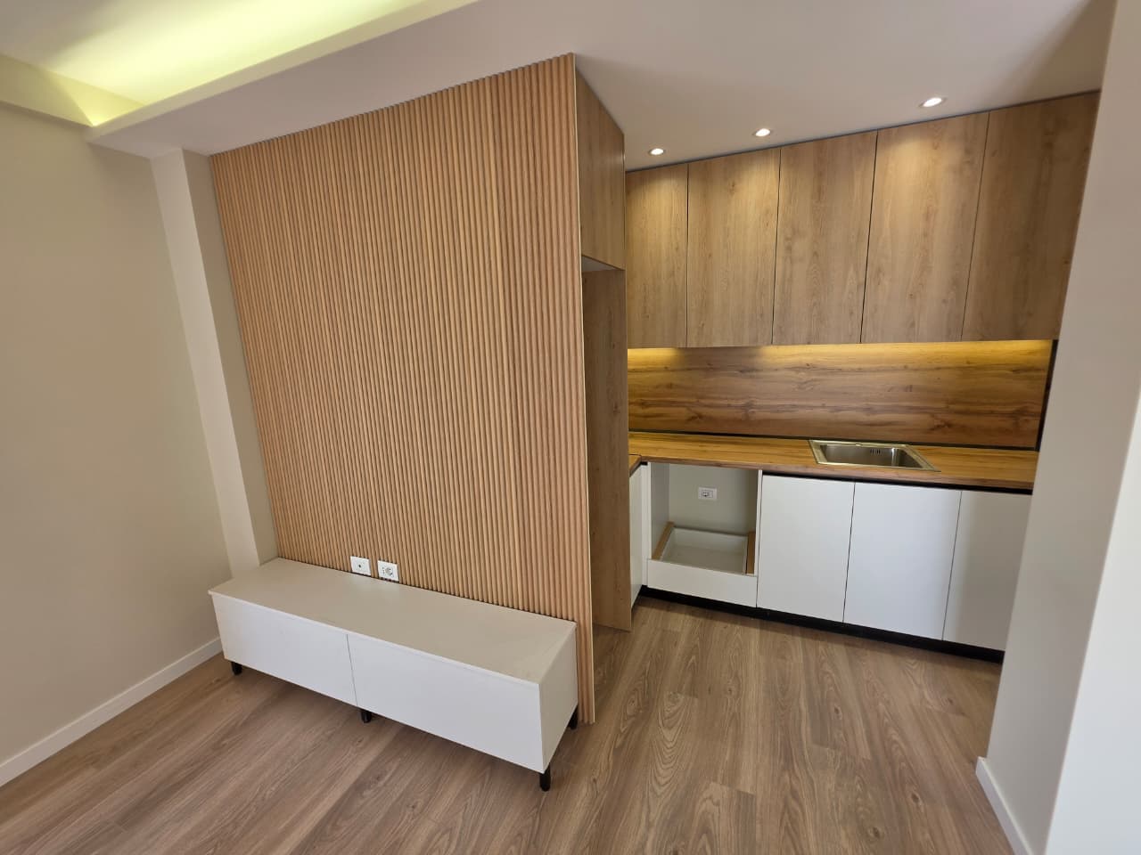 Apartament 1+1 për shitje tek Komuna e Parisit! 2