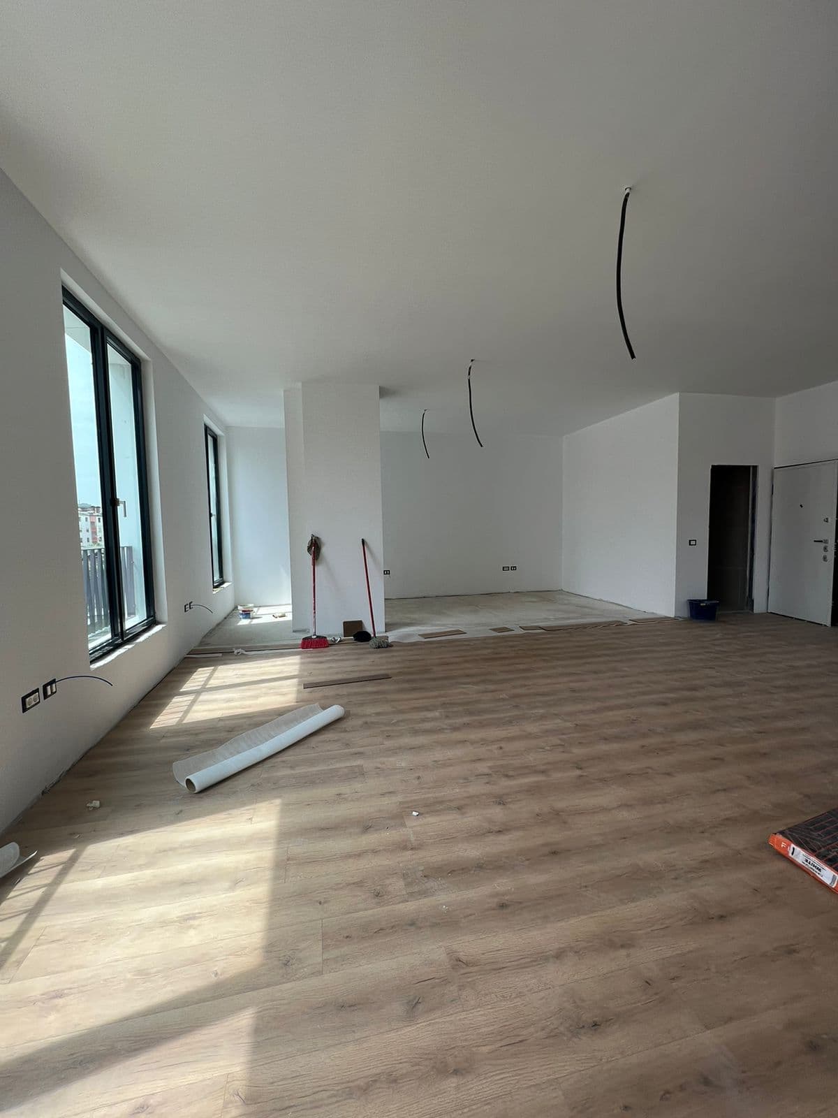 JEPET AMBIENT BIZNESI ME QIRA TEK KOMPLEKSI ZIRKONI, "RRUGA KONGRESI I MANASTIRIT"!