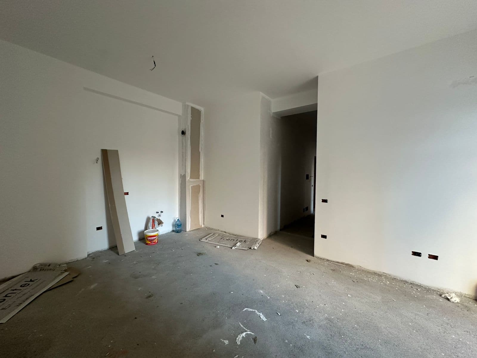 Apartament 2+1+2 për shitje, tek Ish Fusha e Aviacionit! 2