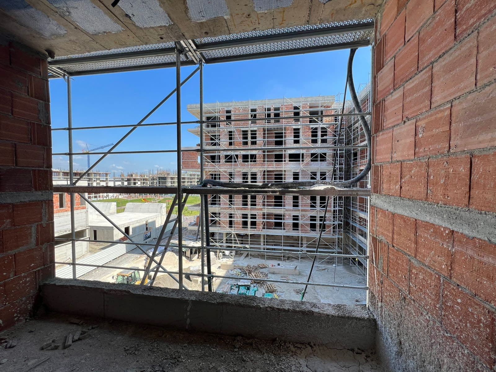 SHITET APARTAMENT 2+1+2 TEK KOMPLEKSI UNIVERS CITY, PRANE QTU! 3